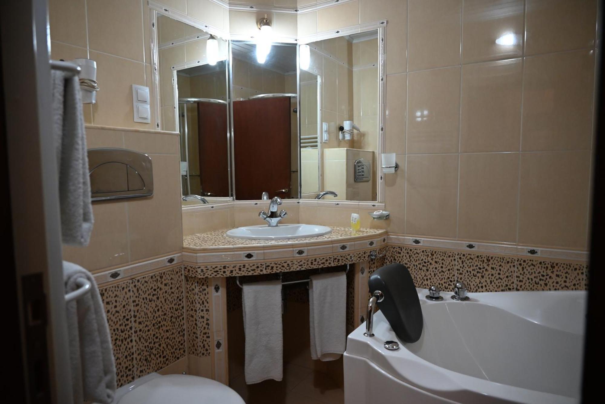Family Hotel Lazur Kyustendil Exterior foto