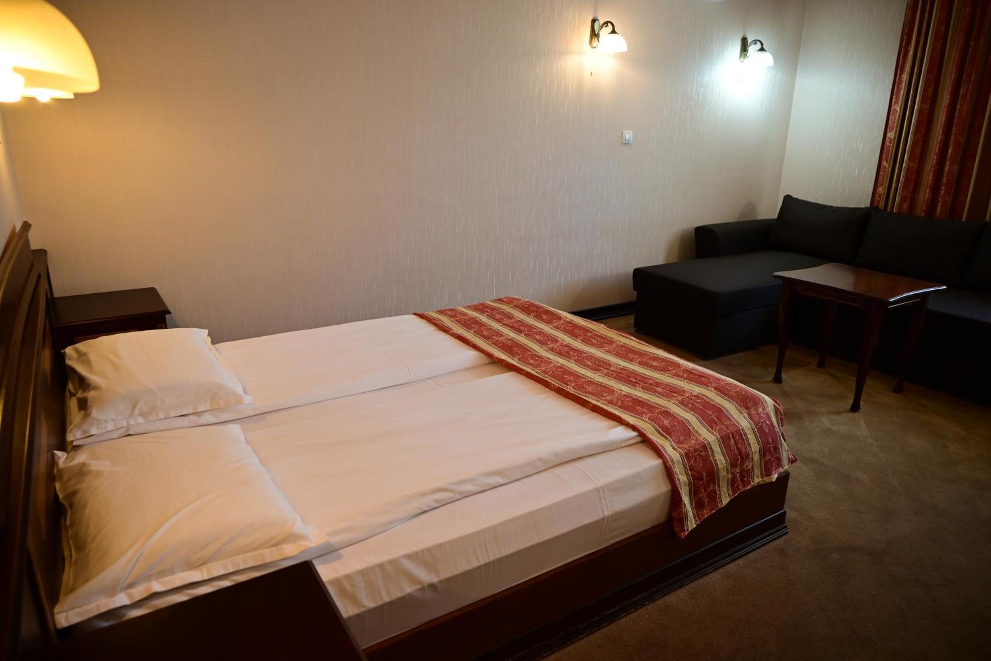 Family Hotel Lazur Kyustendil Exterior foto